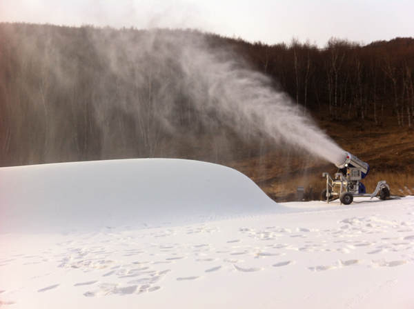 張家口云頂造雪現場.jpg
